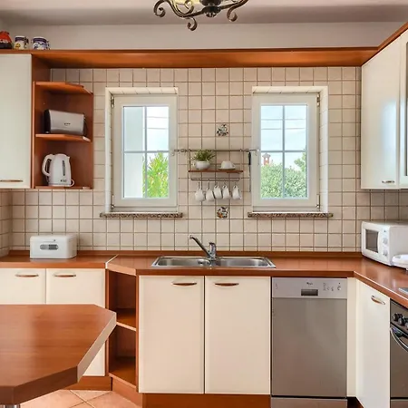 Basic * Nova Vas (Porec)